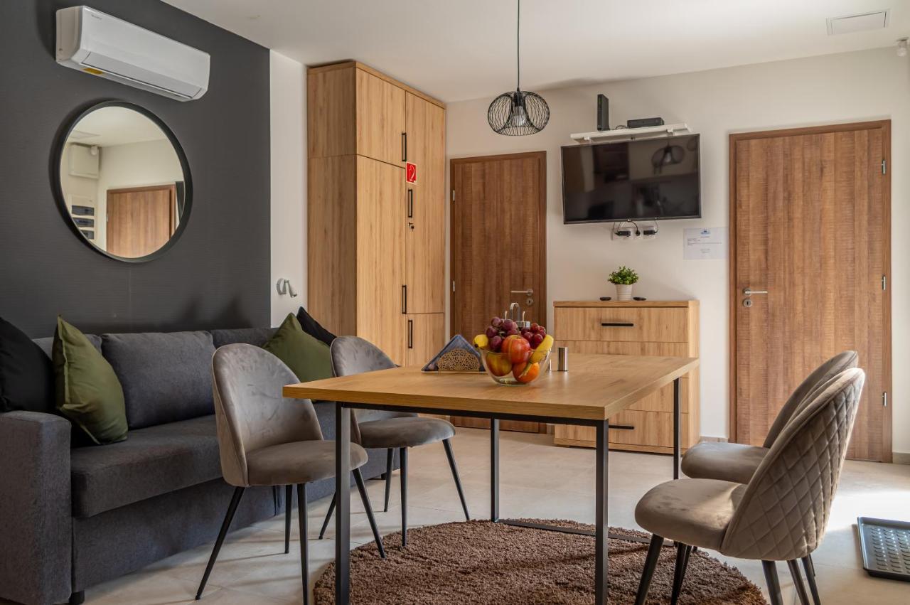 H&H Apartments Poroszló מראה חיצוני תמונה