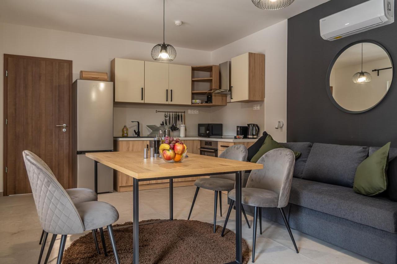 H&H Apartments Poroszló מראה חיצוני תמונה